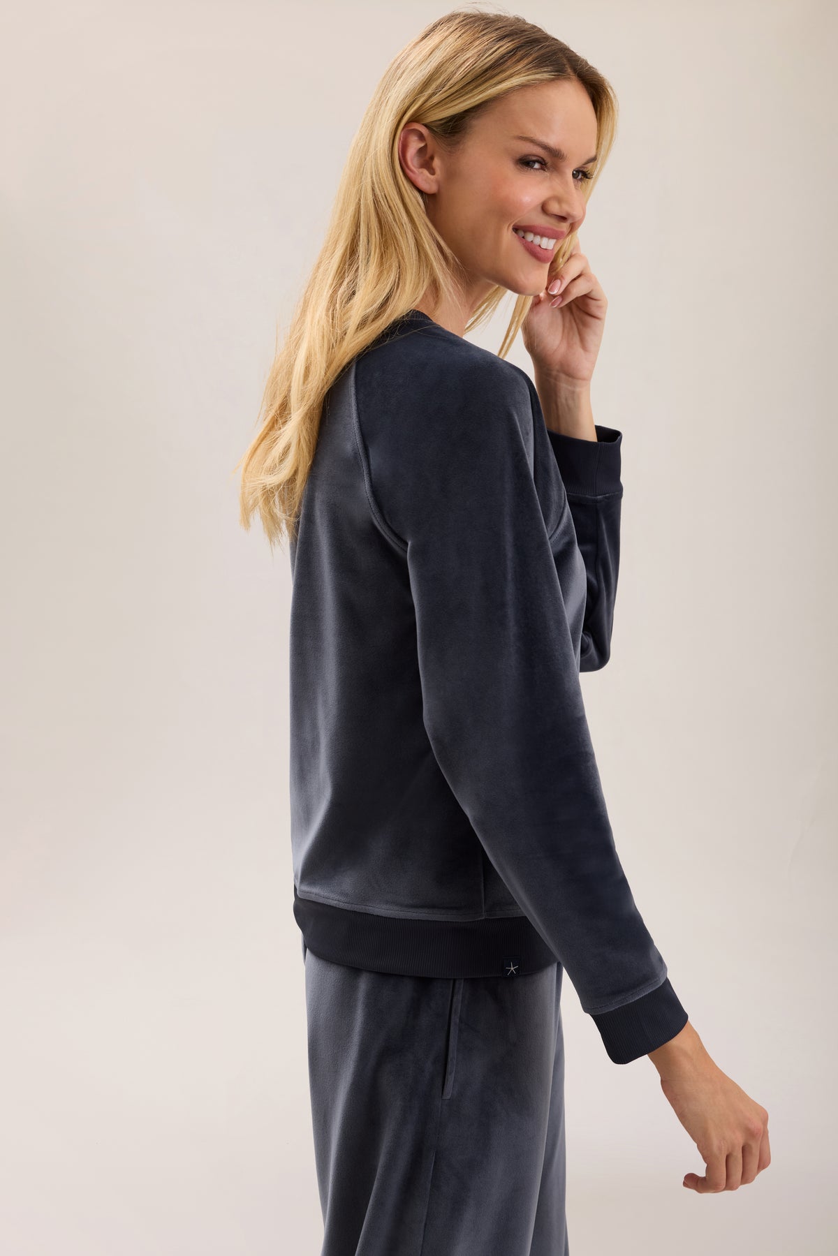 CCL Velvet Raglan Pullover Indigo