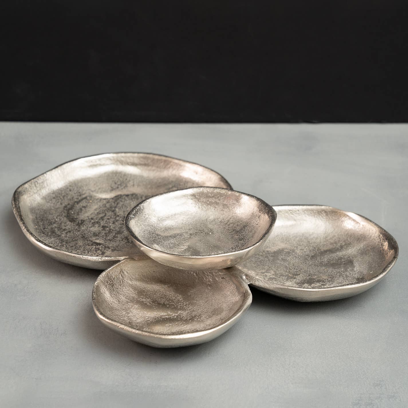 Silver Textured 4-Plate Dish