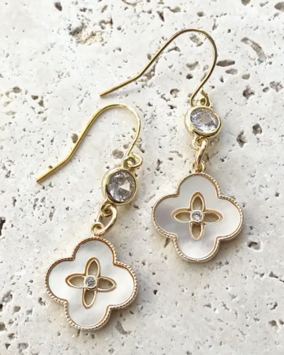 e24002 Clover Earrings