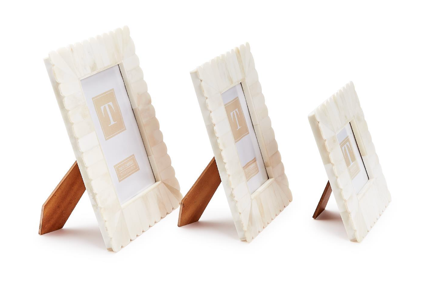 Scalloped Photo Frame