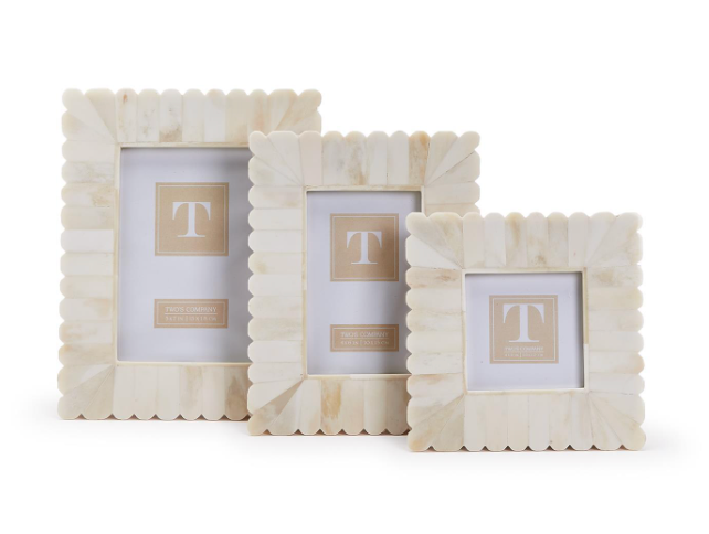 Scalloped Photo Frame